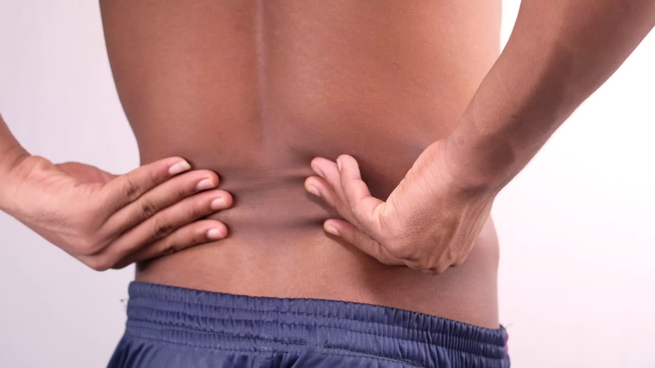 мужчина с болью в спине