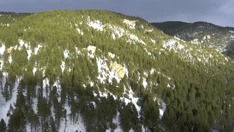 El-Rayo-De-Sol-Golpea-La-Ladera-Del-Bosque