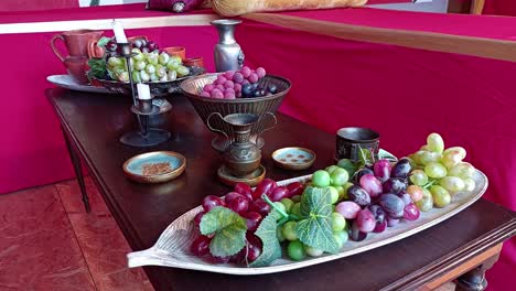 ancient roman dinner table decoration