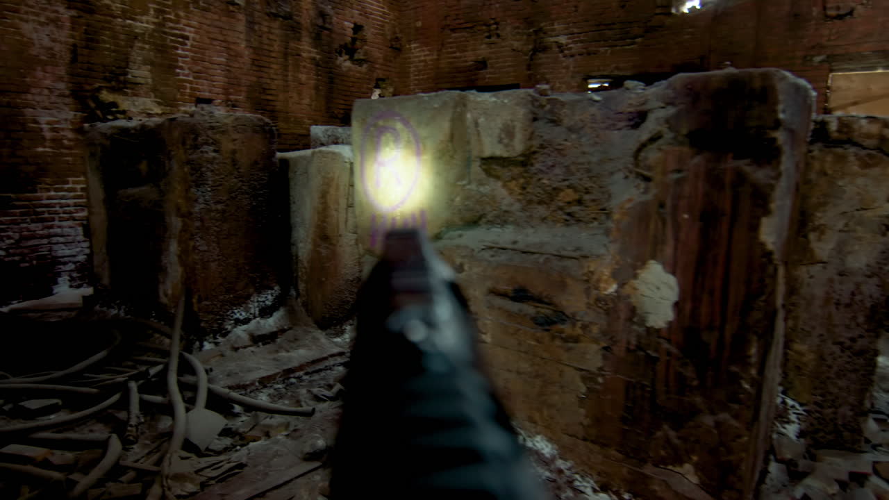 tirador en un edificio abandonado