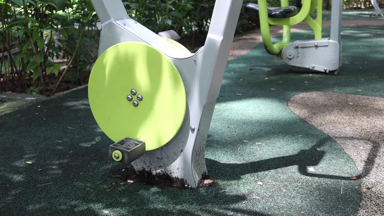 mini máquina de ejercicio con pedal de bicicleta al aire libre,