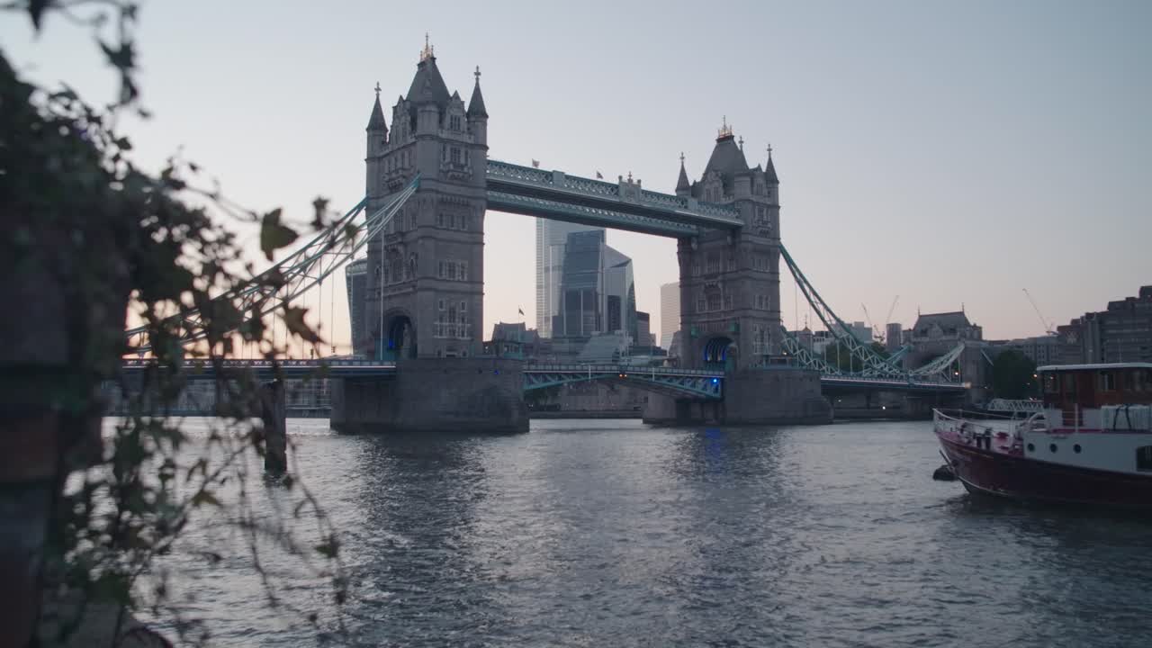 Time-lapse of Tower Bridge in London