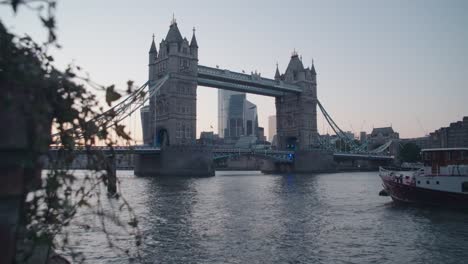time-lapse of tower bridge in london