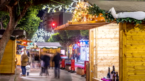 Weihnachtsleute,-Die-In-Den-Straßen-Einkaufen