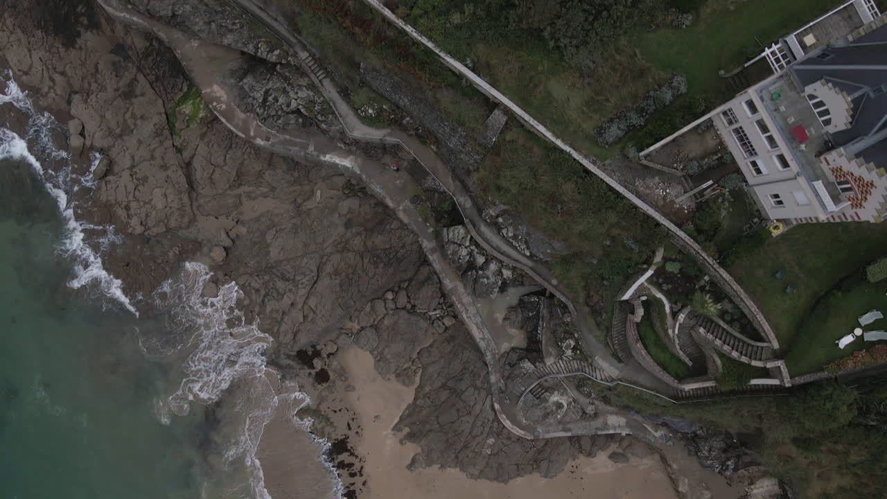 villas en lo alto de un acantilado, dinard en bretaña