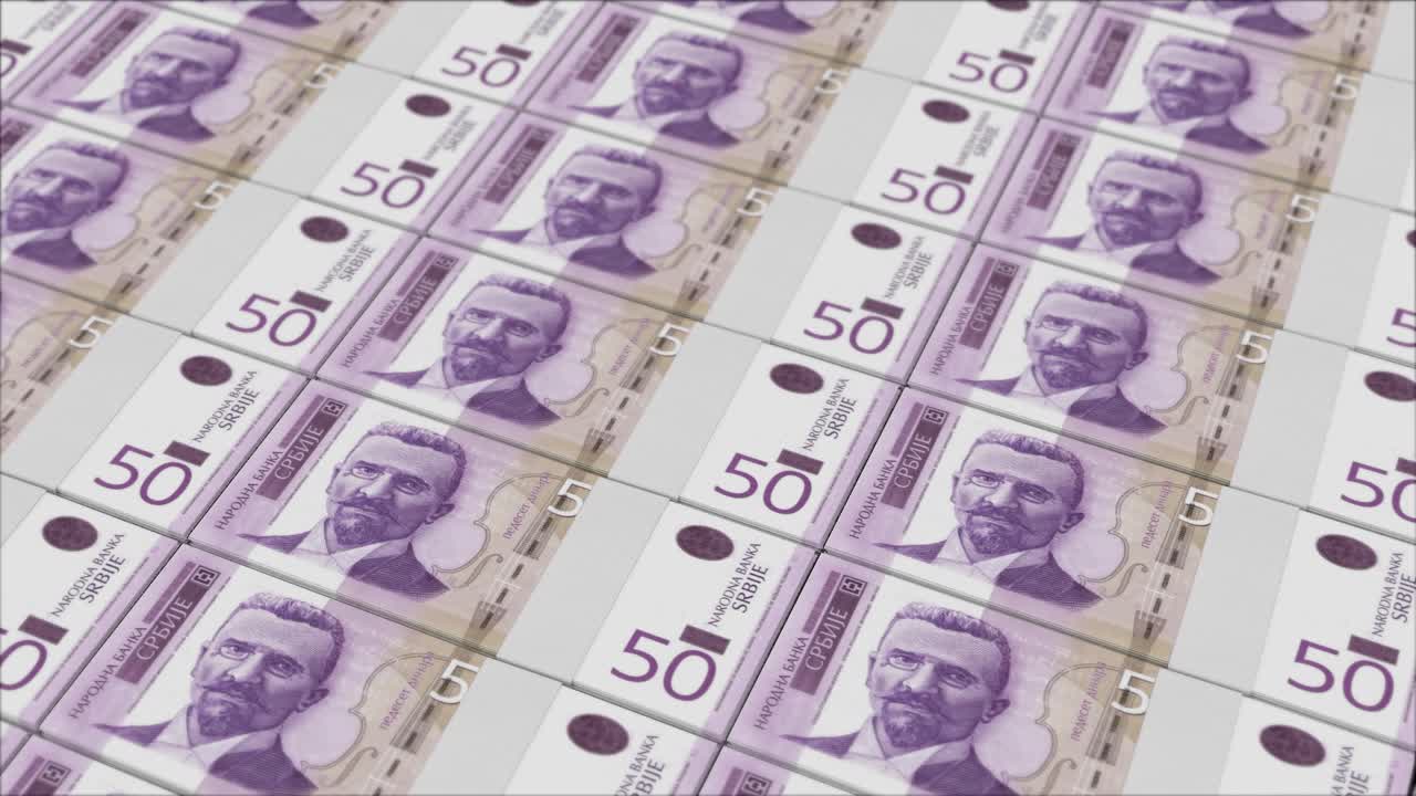 billetes de 50 dinares serbios impresos por una prensa de dinero
