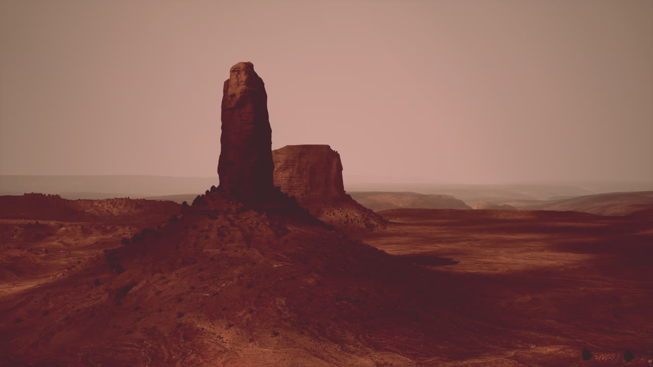 formación de roca roja en el paisaje desértico
