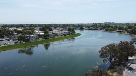 Slider-Shot-Close-To-Villa-Located-On-Long-Magnificent-Lagoon-In-San-Mateo,-California