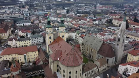 El-Horizonte-De-La-Ciudad-De-Brixen,-Tirol-Del-Sur,-Italia