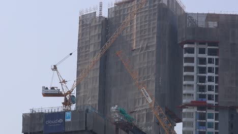 time-lapse of a skyscraper under construction