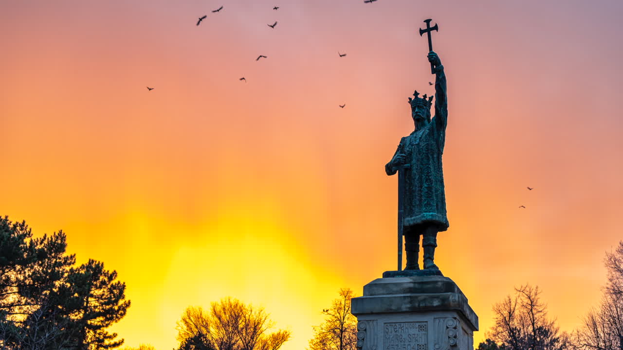 Chisináu, Moldavia, 10 de enero de 2023: Monumento a Esteban el Grande en el centro de la ciudad, al atardecer