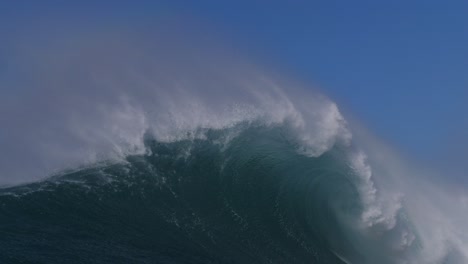 empty big wave nazaré 4