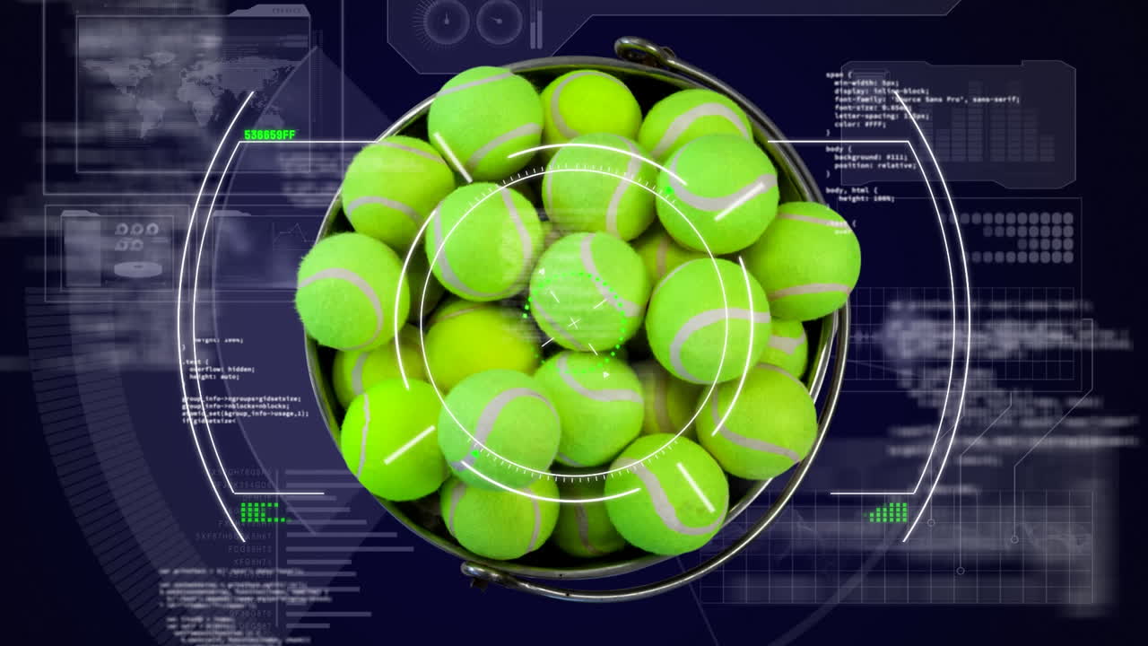 animación del procesamiento de datos digitales en pantalla sobre pelotas de tenis