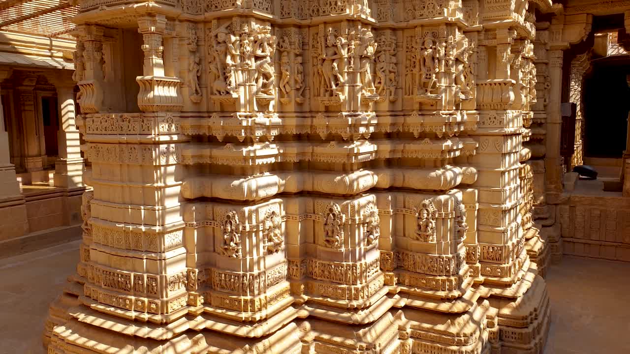 arquitectura antigua de shri parsva nath ji mandir en el fuerte de jaisalmer sonargarh, rajasthan, india