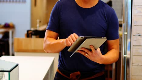 Waiter-taking-order-on-digital-tablet