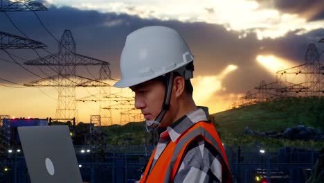 ingeniero que trabaja en un proyecto de red eléctrica