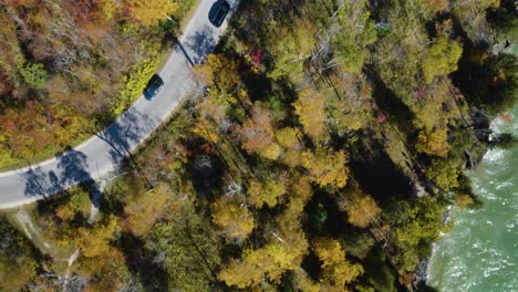 Top-Dow-View,-Family-in-Car-on-Road-Trip-Vacation