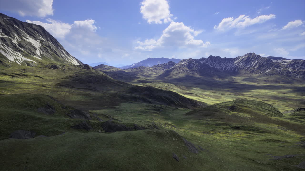 Splendida vista panoramica di un paesaggio montuoso sotto un cielo azzurro e limpido