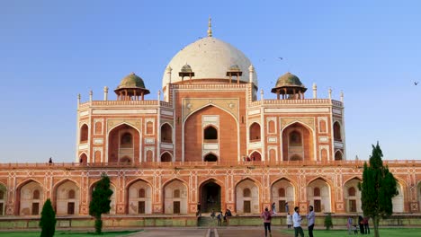 establishing shot of humayun tomb