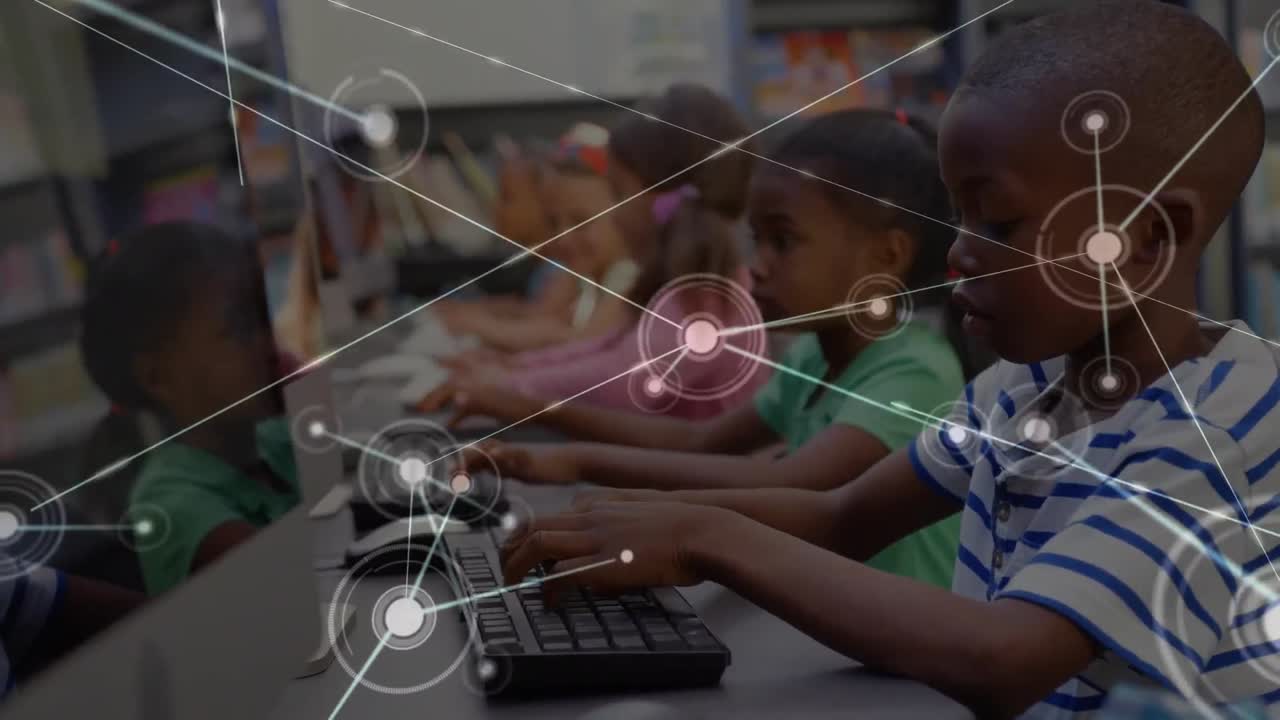 animación de la red de conexiones entre diversos escolares que utilizan computadoras