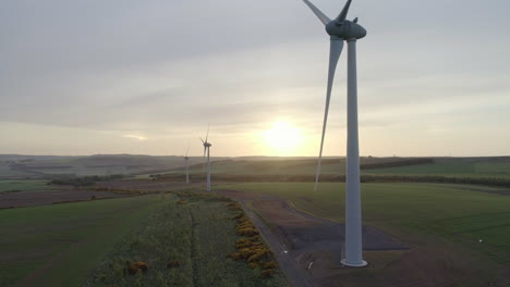 Luftaufnahmen-Von-Einem-Windturbinenpark-In-Schottland