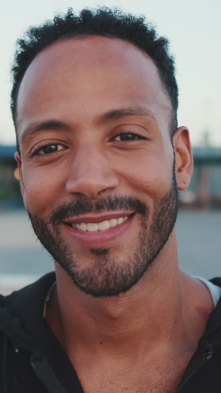 Retrato de un hombre sonriente