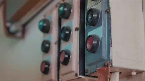 viejo panel de control eléctrico