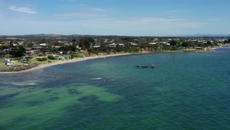 Luftpodest-Im-Township-Of-Indented-Head-Coastal-Beach,-Australien