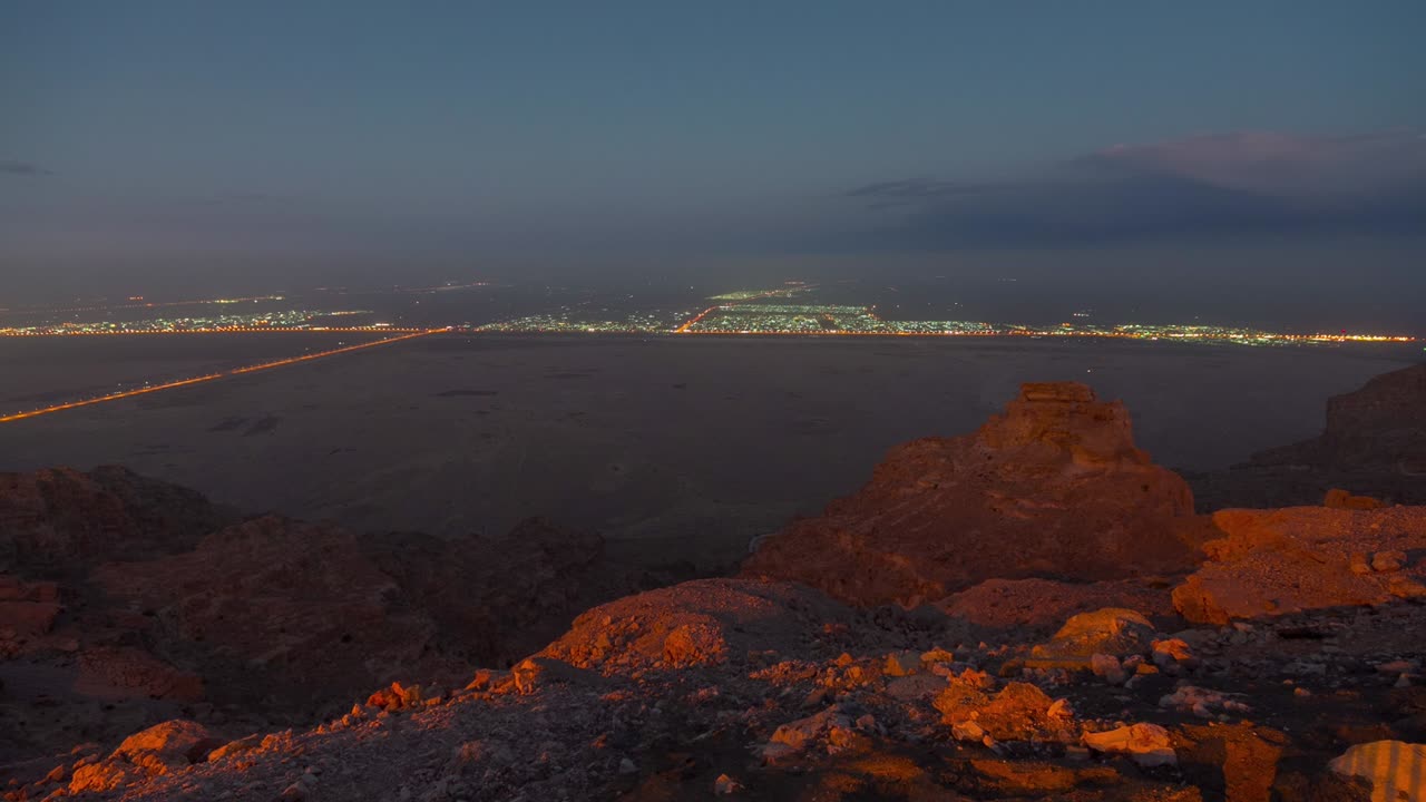 luz nocturna abu dhabi al ain resort de montaña 4k lapso de tiempo emiratos árabes unidos