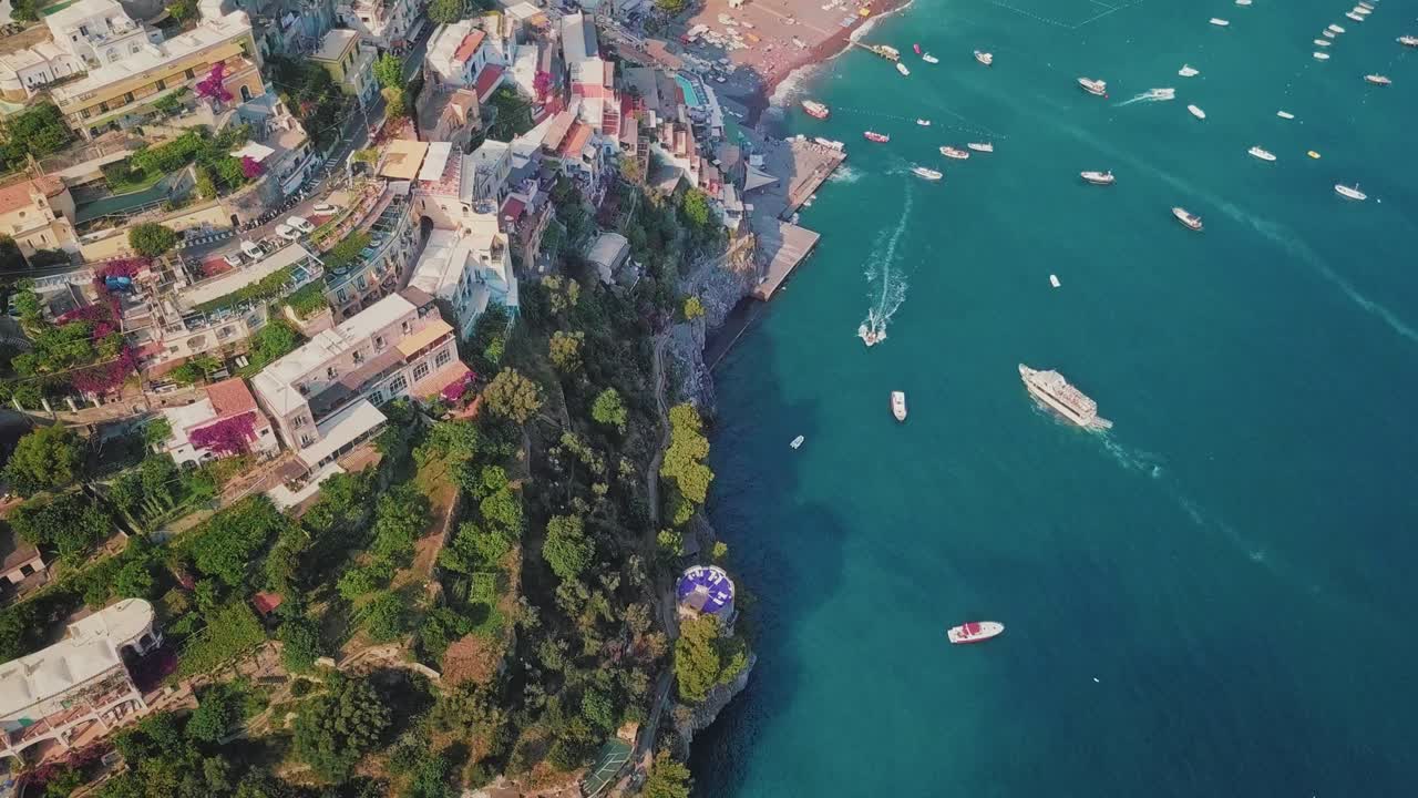 포지타노, 아말피 해안의 매혹적인 공중 사진