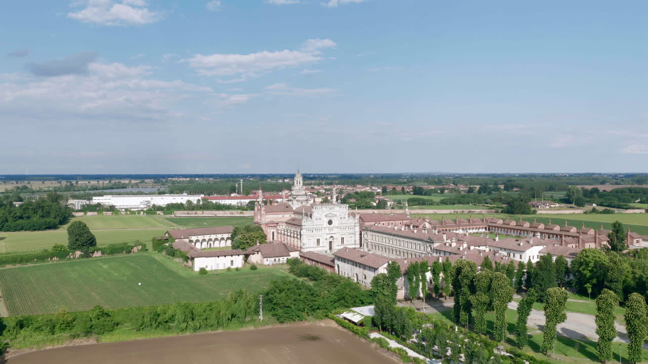Bella vista della Certosa di Pavia Gra-Car (Gratiarum Carthusia, Monastero di Santa Maria delle Grazie - Sec. XIV), Pavia, Italia.