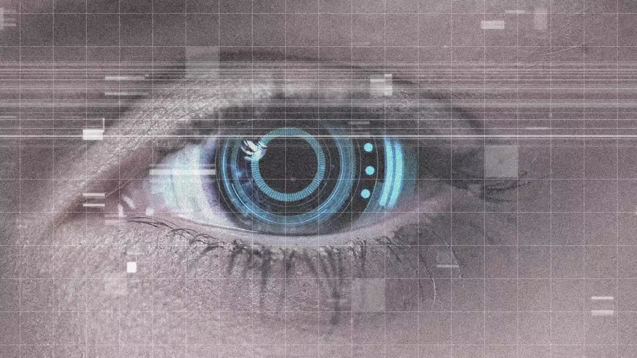 animación del procesamiento de datos sobre el ojo de la mujer