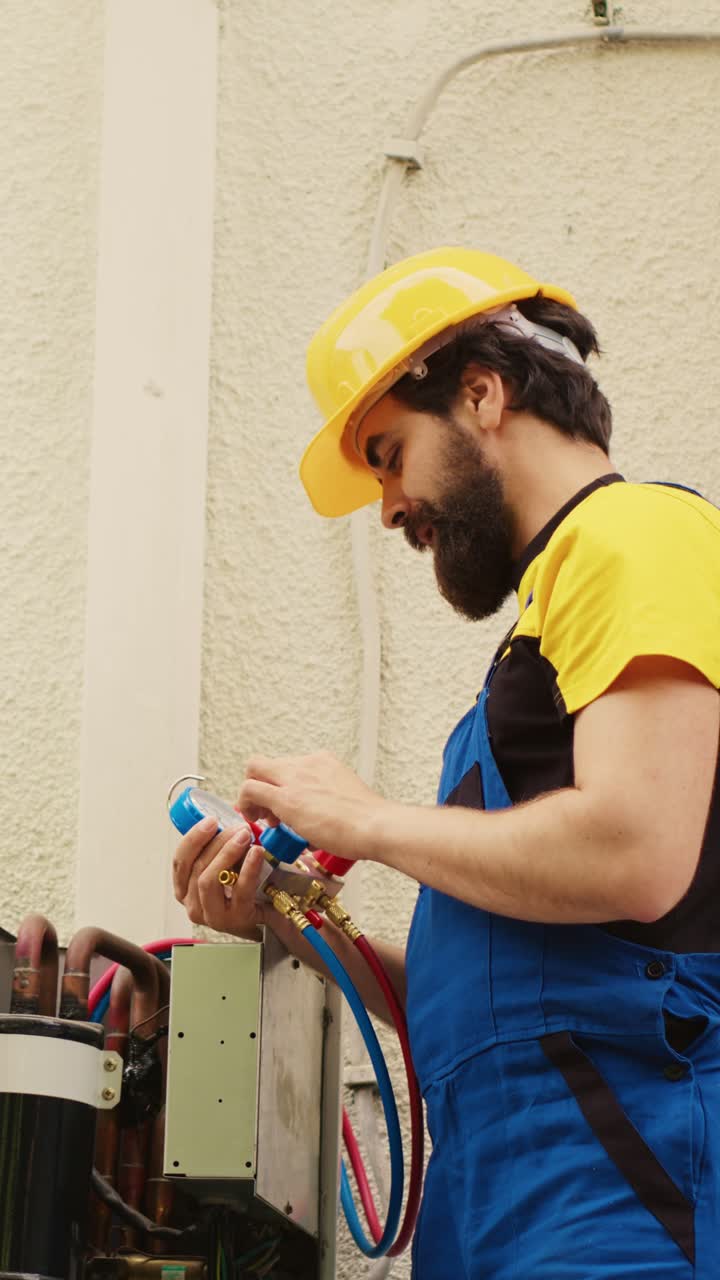 Vertical video Team working with manifold gauges