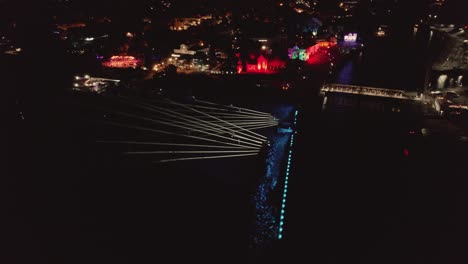 tomada de un avión no tripulado de un espectáculo de luces por la noche