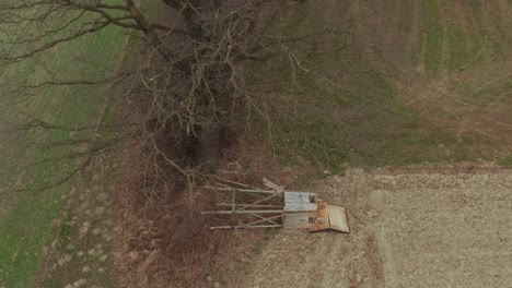 Jagdturm,-Von-Tierschützern-Zerstörter-Aussichtsturm,-Vandalismus-Und-Zerstörung