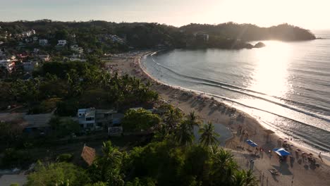 塞烏利塔 (sayulita) 是墨西哥最大的海灘和城市.