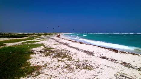 Kiteboarding-Luftaufnahmen-Aruba-Strand