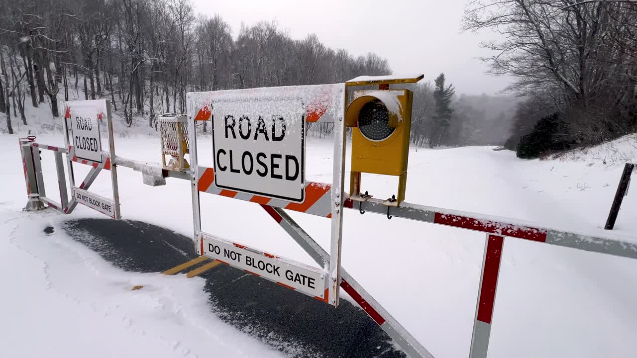 road closed, blue ridge parkway closed due to winter conditions near boone and blowing rock nc, north carolina