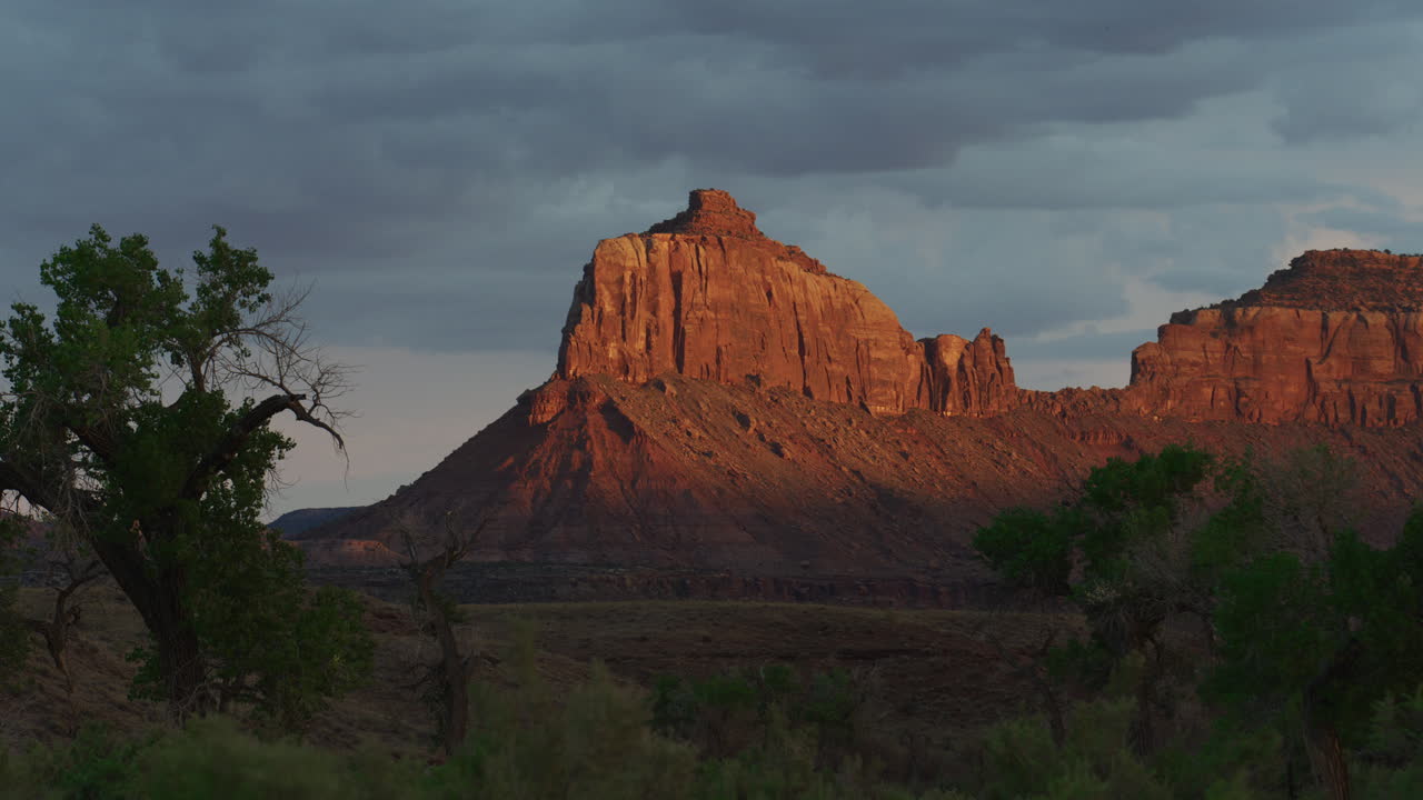 amplio paisaje del desierto al atardecer en utah