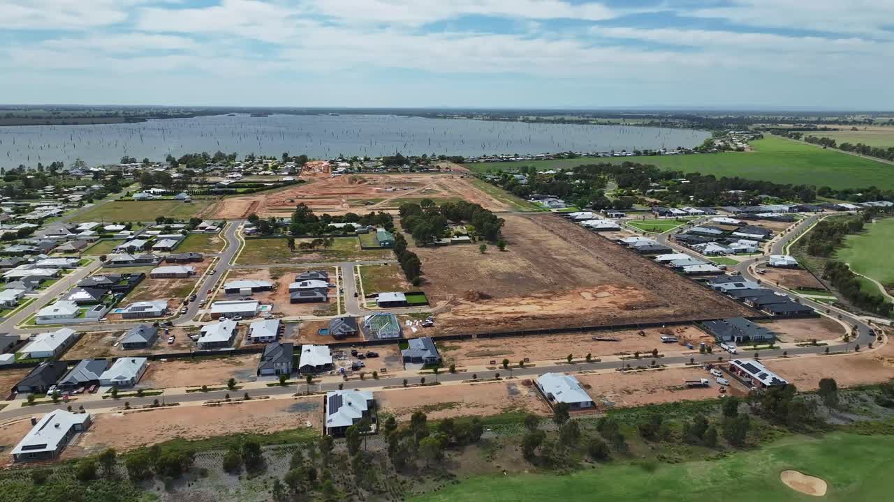 Construction progress of residential estate near Lake Mulwala in Yarrawonga