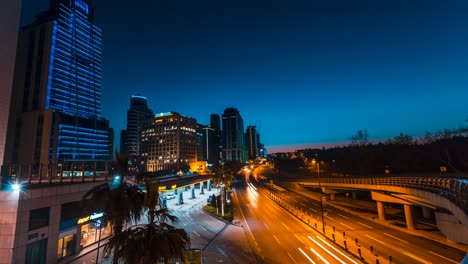 el tráfico de la autopista estambul amanecer