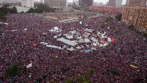 crowds gather in tahrir square in cairo egypt 4