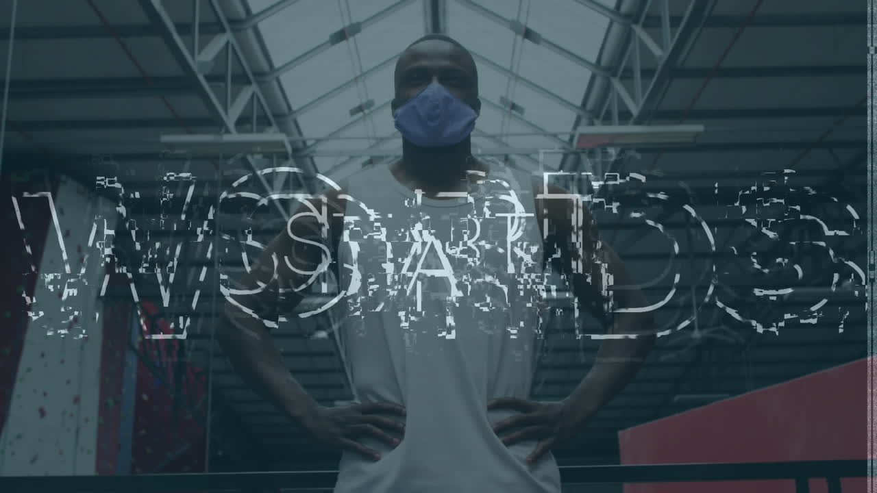 체육관 에 서 있는 얼굴 마스크 를 착용 한 아프리카계 미국인 남자 에 대한 오류 효과 로 문자 를 시작 하십시오