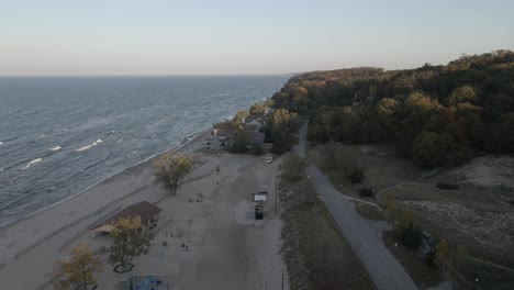 Cold-morning-over-Grand-Haven,-MI-in-Fall