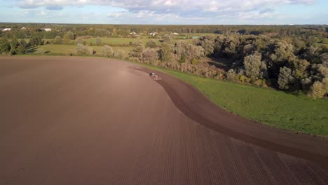 Perfect-aerial-view-flight-slowly-sinking-down-drone