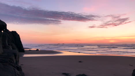 Devil's-Kitchen-part-of-Bandon-beach-at-the-Oregon-coast,-sea-stacks-and-rock-formations-at-sunset,-no-people