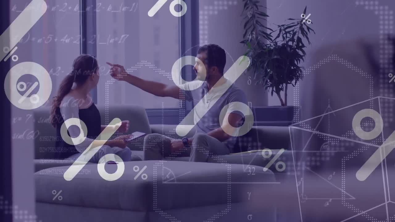 animación de símbolos de porcentaje y ecuaciones sobre colegas masculinos y femeninos hablando en el salón de la oficina