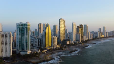 vista panorámica de cartagena, bolívar, horizonte de colombia al atardecer