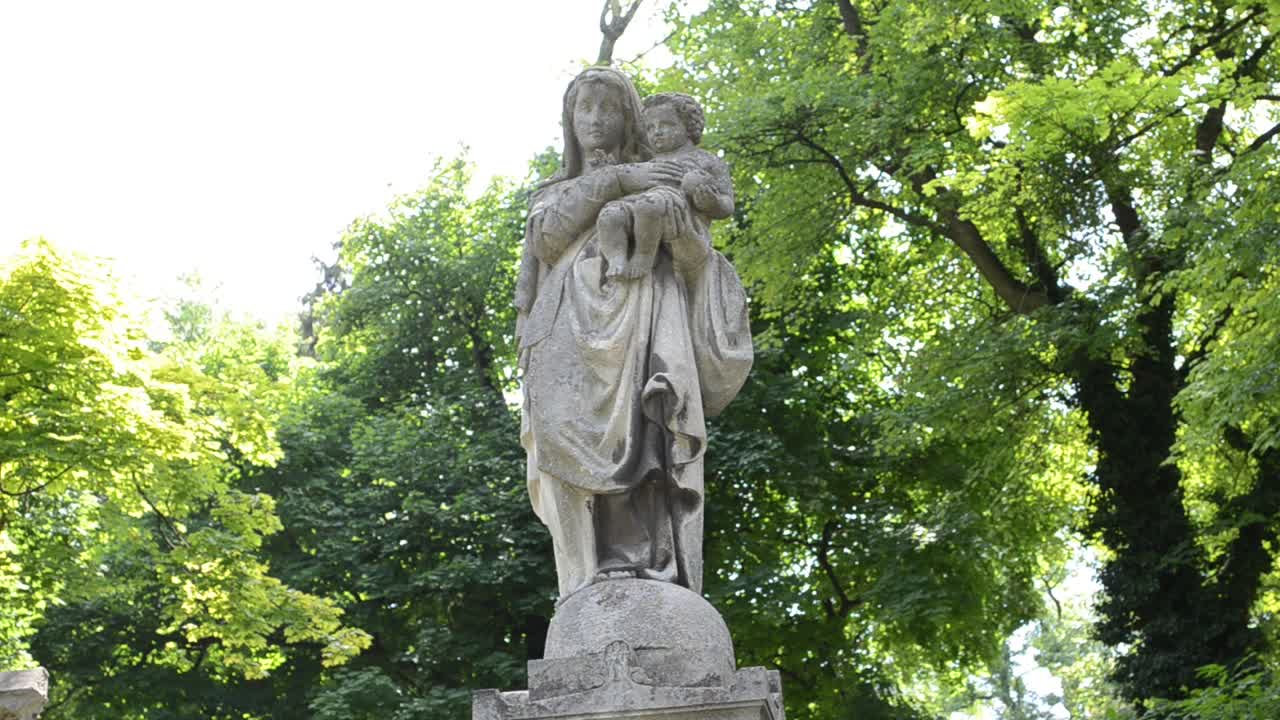 Riprese a luglio. Leopoli, Ucraina. Cimitero di Lychakiv, il complesso storico-memoriale (dal 1991) a Leopoli, nel quartiere storico di Lychakiv, uno dei cimiteri più antichi dell'Ucraina