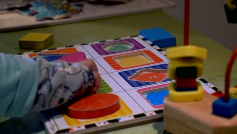 tablero de formas y colores coincidentes